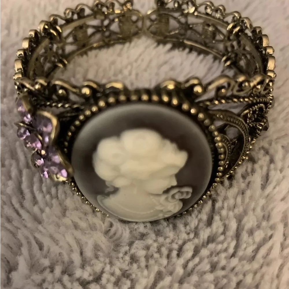Vintage Cameo Bracelet with Purple Accents - Picture 2 of 4